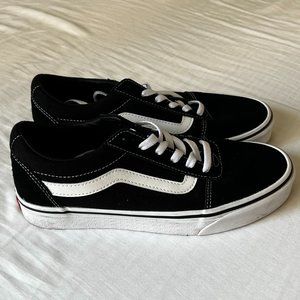 Vans Old Skool in Black Canvas (Barely Used) Size 8